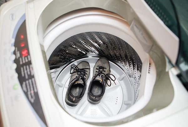 Laver les chaussures en daim dans une machine à laver