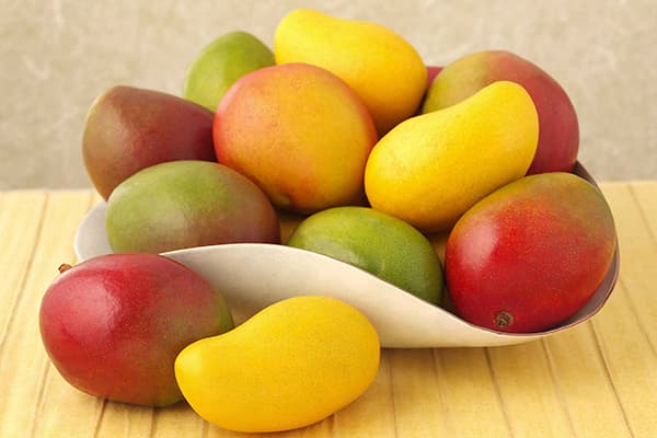 Mango (prutas): mga pakinabang at pinsala para sa katawan, kung paano