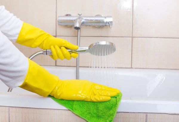 Wash An Acrylic Bathtub With Sanox, How To Safely Clean An Acrylic Bathtub