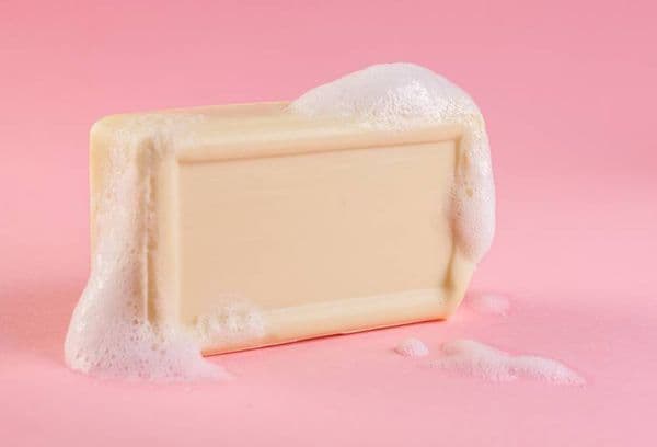 Süresi dolmuş sabun kullanılması mümkün mü: güvenli mi, tavsiye edilir mi?